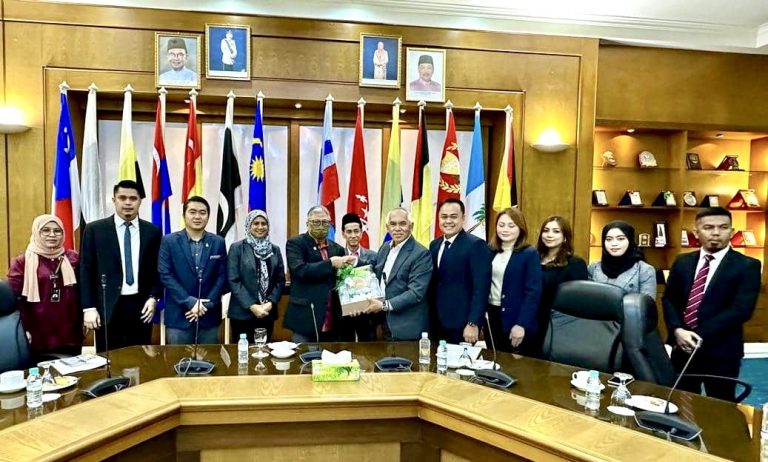 Kunjungan hormat Pengerusi QSB terhadap Speaker DUN Sabah