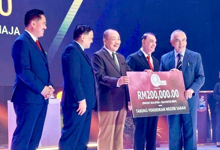 Qhazanah Sabah Berhad sumbang RM200,000 untuk Tabung Pendidikan Negeri Sabah