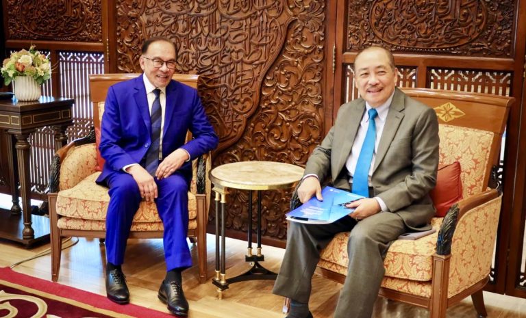 Hajiji adakan pertemuan bersama Perdana Menteri di Putrajaya