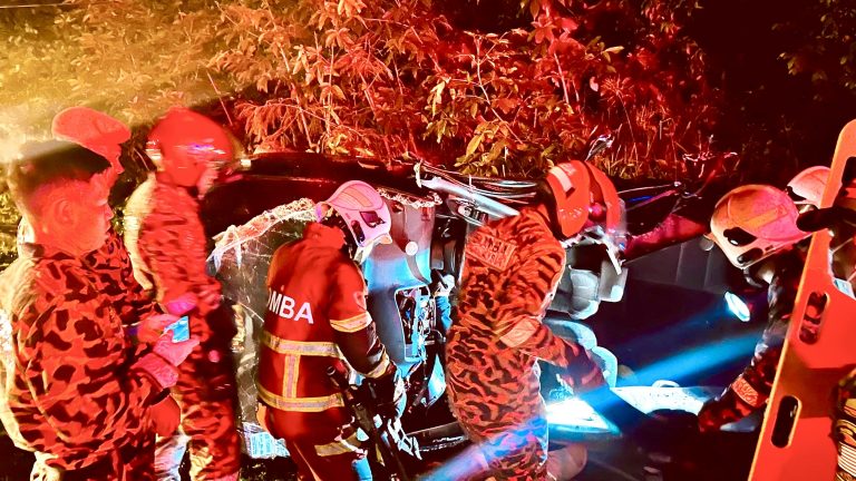 Lelaki maut kereta langgar tiang telekom, papan tanda jalan