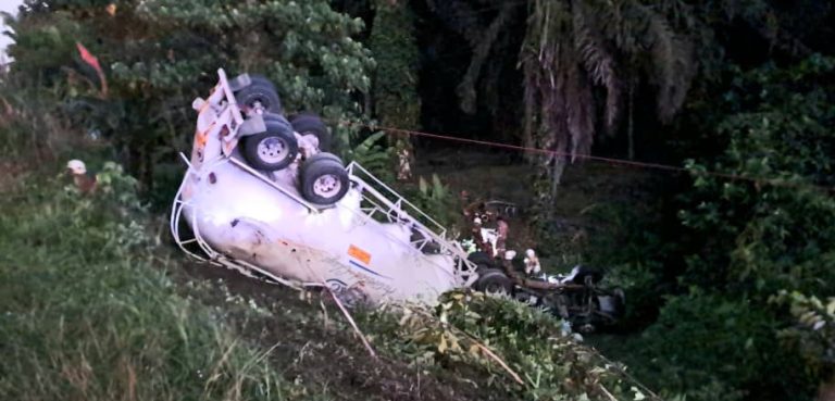 Warga emas maut lori terbabas ke gaung
