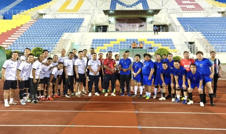 Perlawanan persahabatan bola sepak antara IPD KK dan SJA eratkan hubungan polis, media