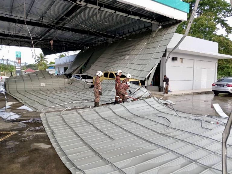 Enam kenderaan rosak akibat runtuhan siling Stesen Minyak Petronas di Kinabatangan