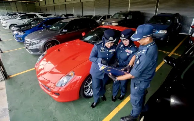 Kastam rampas 15 kereta RM2.8 juta termasuk cukai