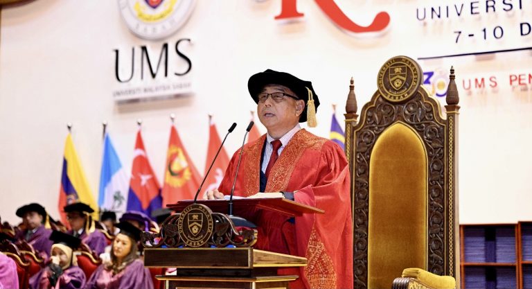 Konvokesyen UMS: Meraikan Graduan, Mengimbau Tiga Dekad Perjuangan Akademik – Kasim