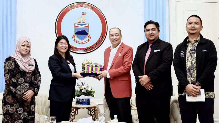 Hajiji terima kunjungan hormat pengarah baharu AADK Sabah