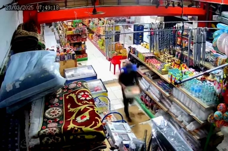 Lelaki melarikan laci kaunter kedai runcit diburu polis