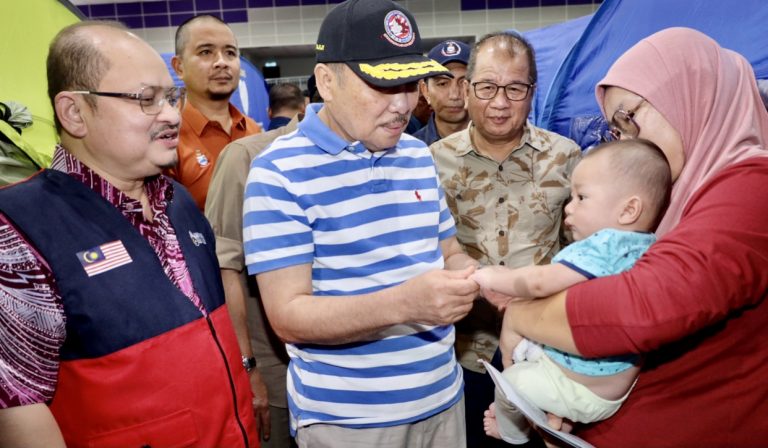 Mangsa banjir Beaufort, Membakut terima bantuan tunai RM1,300 – Hajiji