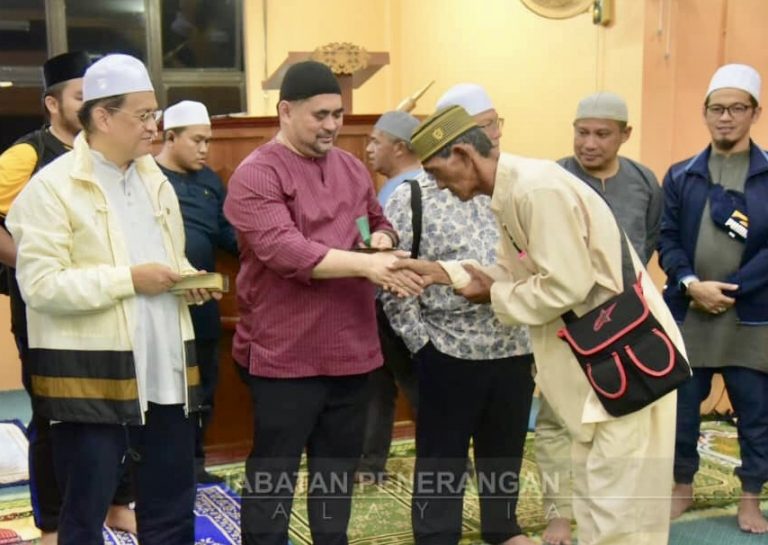 60 asnaf, 10 masjid terima sumbangan Hari Raya