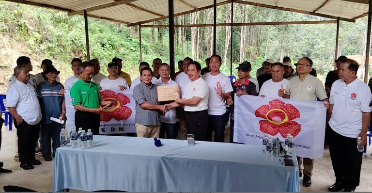 Bekas Pegawai Daerah Tamparuli, Celestinus Lawanding, Sertai Parti KDM