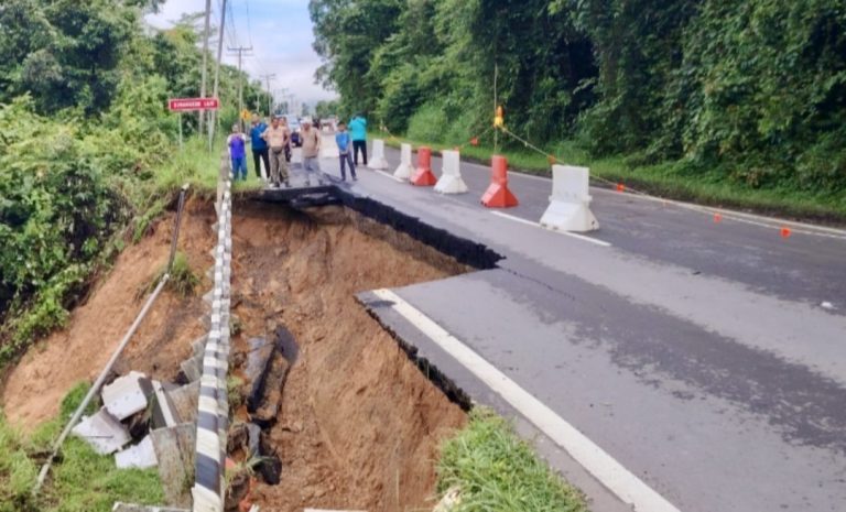 Jalan Keningau-Tenom ditutup sepenuhnya akibat tanah runtuh