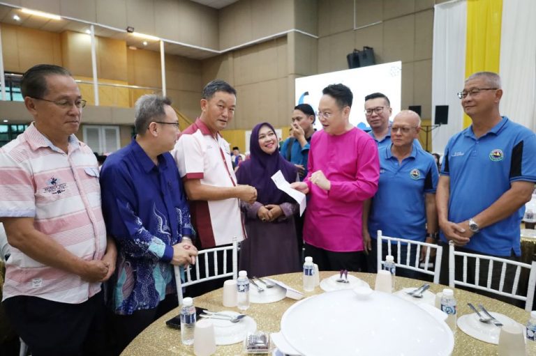 KTC sumbang RM10,000 kepada Tokong Kwan Tee Lahad Datu