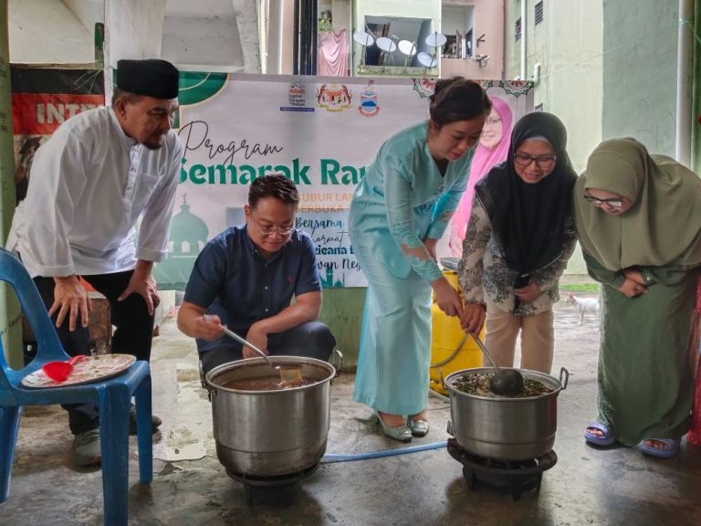 Dexter sokong Program Bubur Lambuk PPR Murni Sandakan