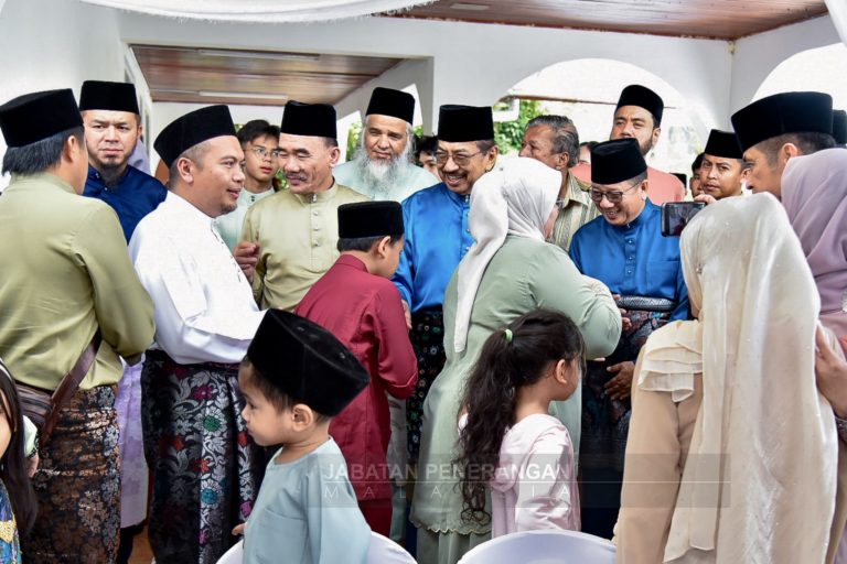 Lebih 600 Warga Beaufort Meriahkan Rumah Terbuka Aidilfitri TYT di Beaufort