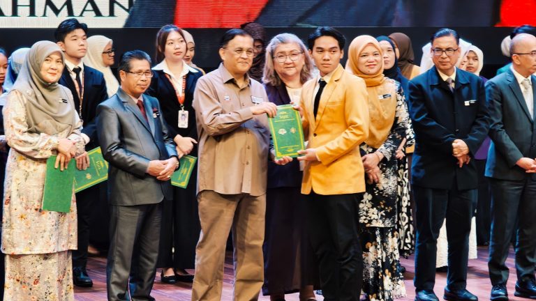 Insiatif ‘Bayu’ Diperkenalkan Jelaskan Yuran MUET Pelajar Sabah – Mohd Arifin