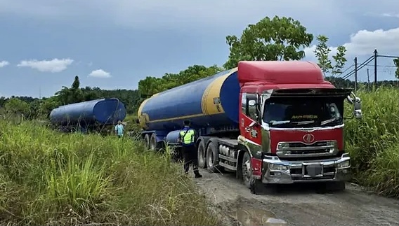 Empat Lelaki Ditahan Lakukan Pemindahan Minyak Mentah Sawit