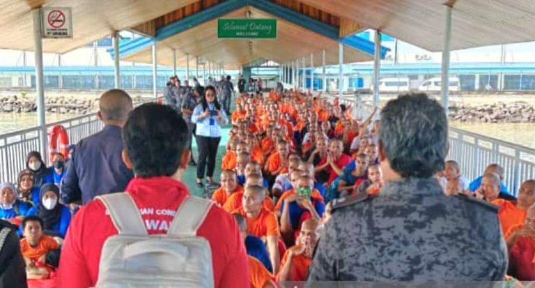 255 PATI Indonesia Diusir Pulang Melalui Terminal Feri Tawau