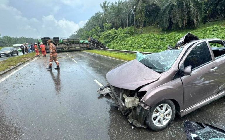 Pemandu Bezza maut bertembung lori tangki di Tawau