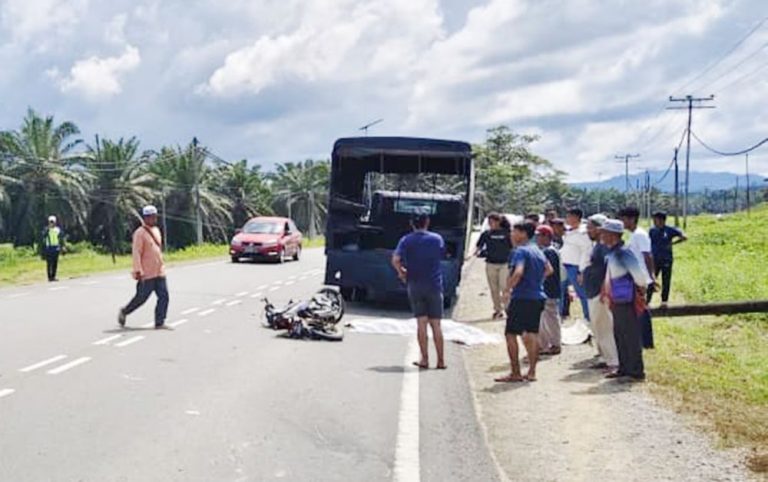 Maut Bertembung Pacuan Empat Roda