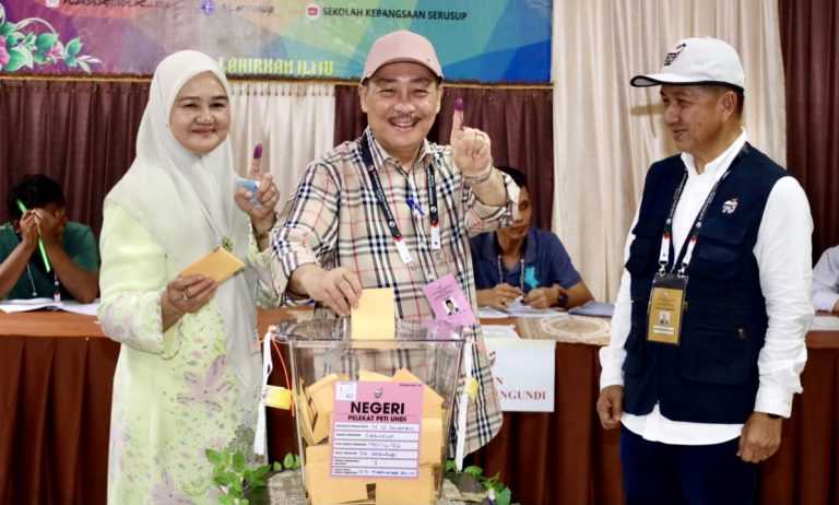 Hajiji mengundi di SK Serusup