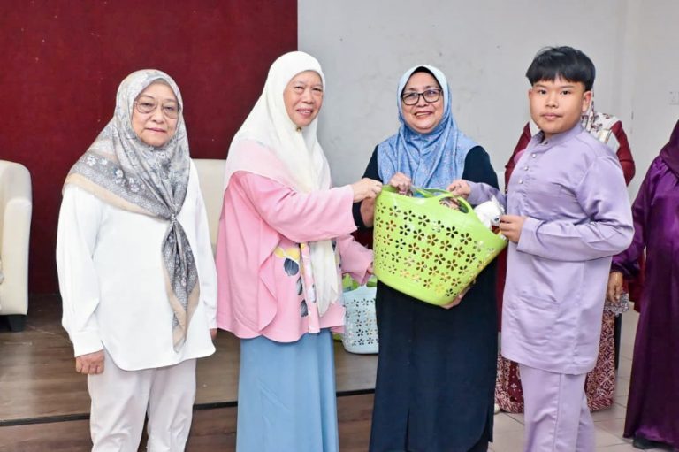 30 Asnaf Terima Bakul Makanan, Wanita GRS Santuni Golongan Memerlukan