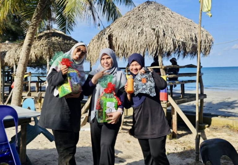 50 Sertai Program Plogging di Bukit Kubong