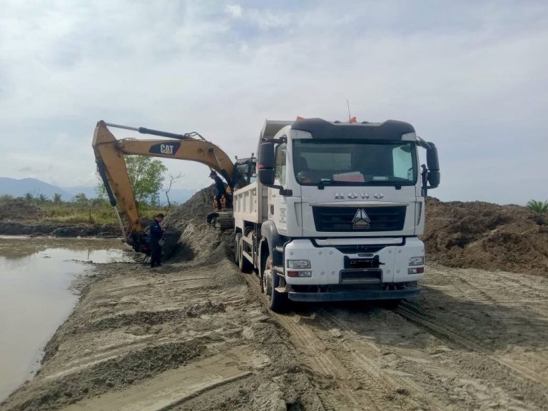 Operasi pasir haram di Kota Belud, jentera berat disita