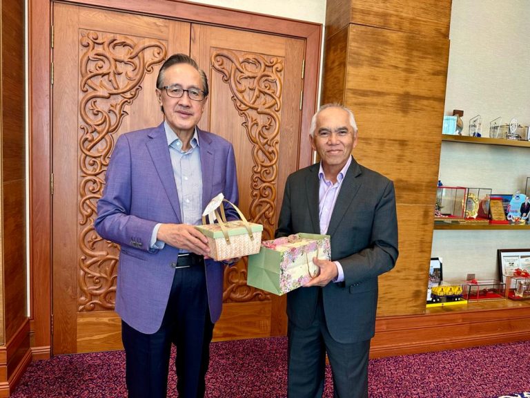 Yusof, buat kunjungan hormat terhadap Menteri Kewangan