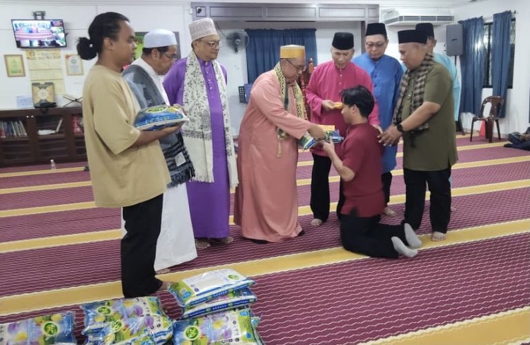 Ramadan: Asnaf, keluarga pesakit buah pinggang terima sumbangan