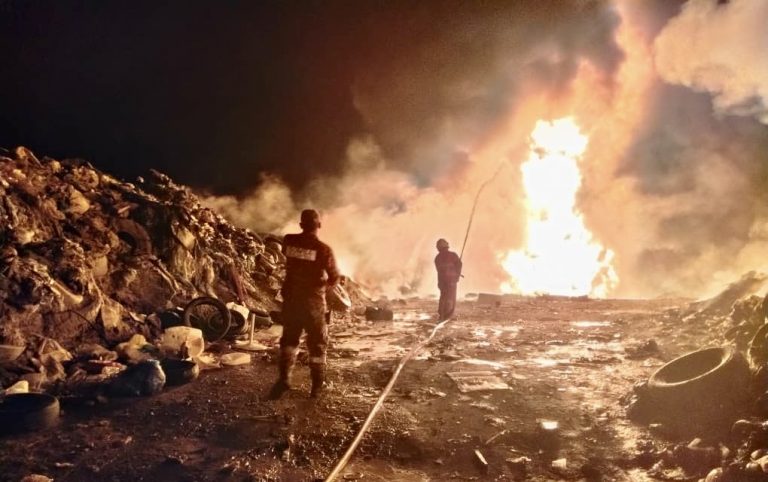 Longgokan tayar 3 ekar terbakar di Kayu Madang