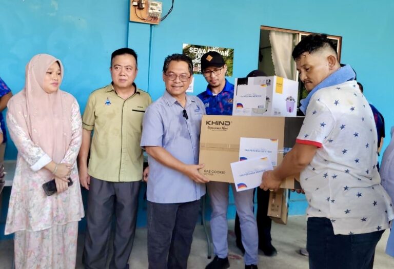 18 KIR mangsa kebakaran Kudat terima bantuan awal