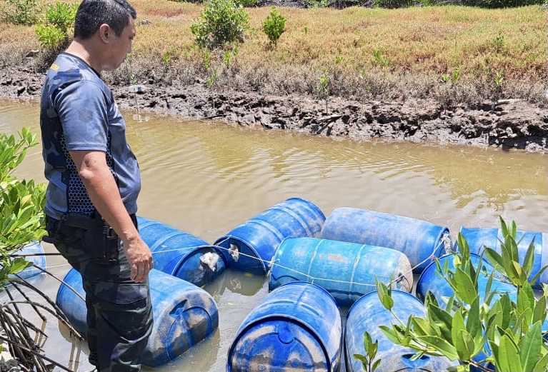 PGA rampas 3,600 liter petrol terapung di muara sungai Pitas