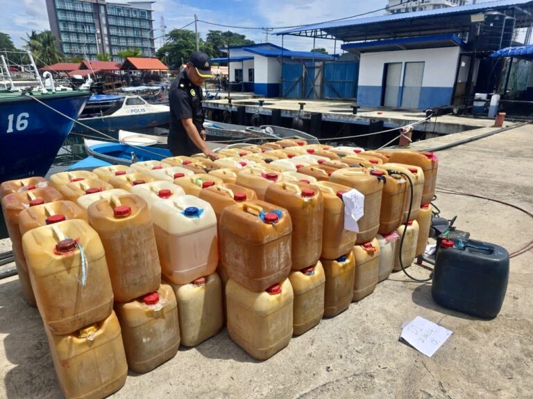 6,850 liter petrol disorok di kampung atas air dirampas