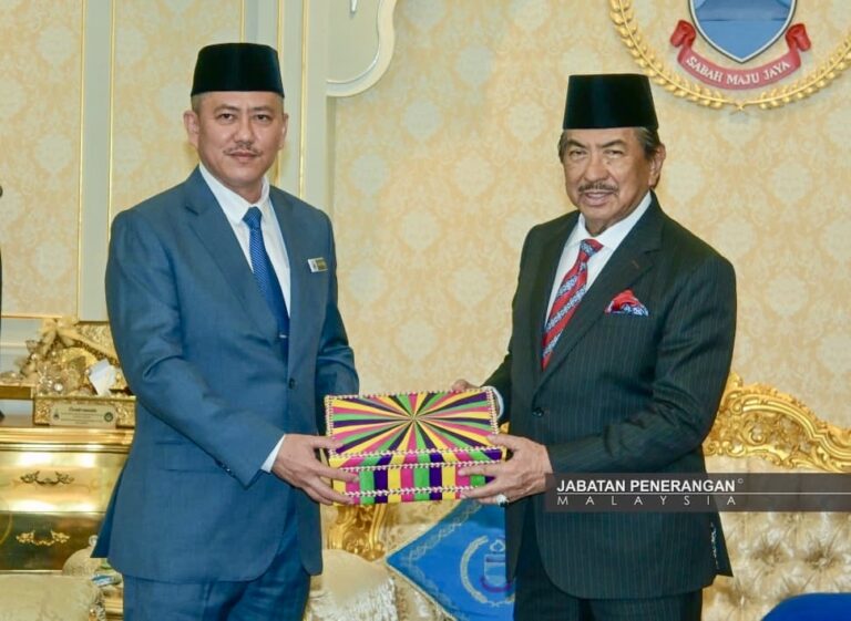 SKN baharu menghadap Tun Musa pada hari pertama bertugas