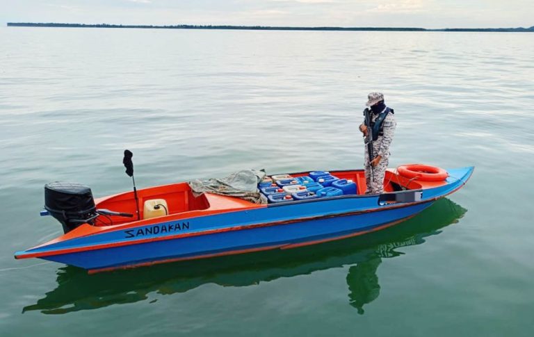 Tekong nekad terjun laut, tinggal bot bawa petrol
