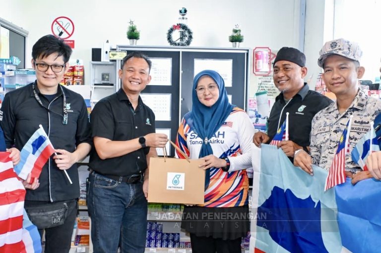 Jalur Gemilang, bendera Sabah semarakkan sambutan kebangsaan di KK