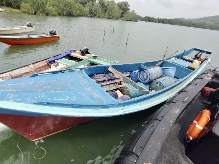 Tiga dicekup, 5,000 liter petrol subsidi hampir ‘lolos’