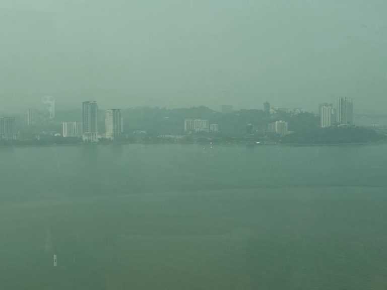 Hujan lebat berhari-hari, jerebu masih selubungi KK