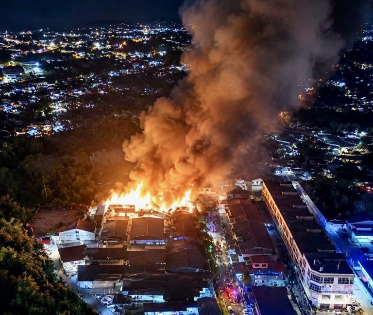 16 rumah hangus di Tawau, bomba selamatkan 300 rumah lain