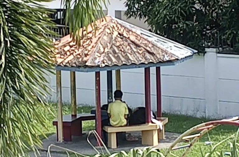 ‘Dua minggu sudah pasangan sejoli tidur sini, tiada rumah kah?’